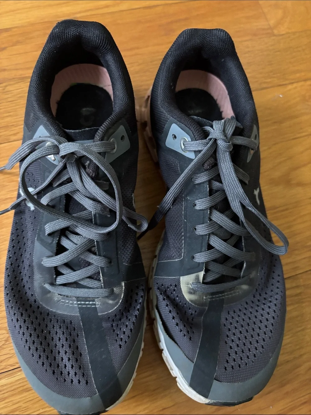 On Running breathable black